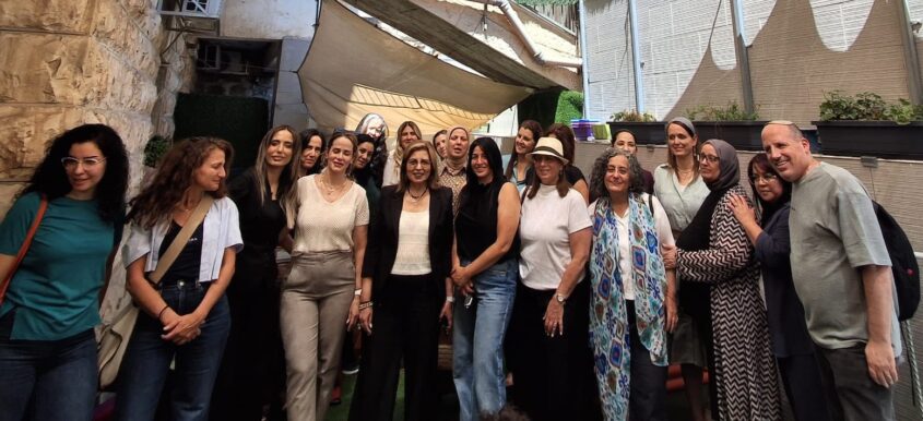 משתתפי הסיור במעונות יום במזרח ירושלים (צילום: מט"י ירושלים)