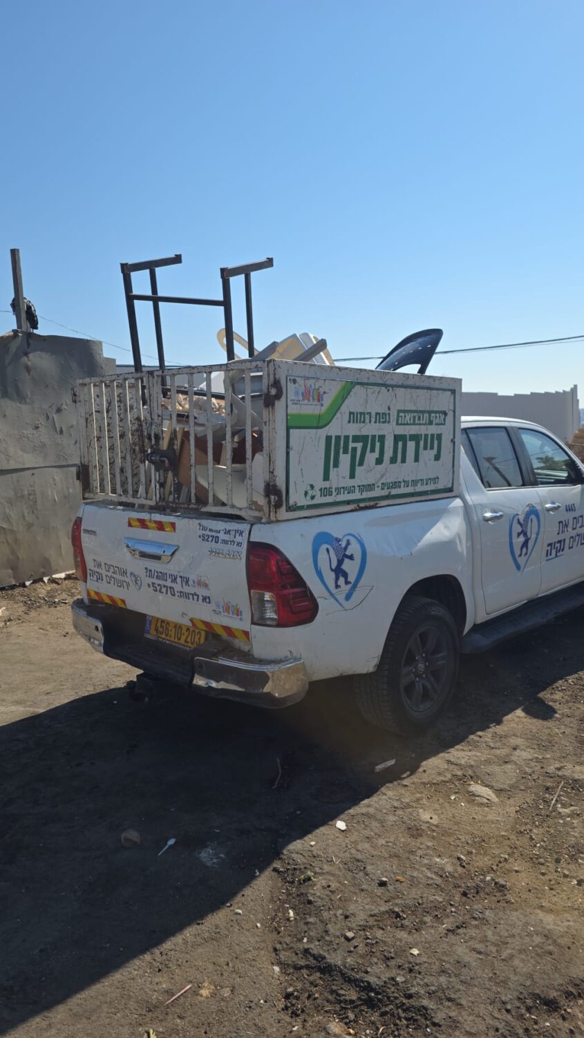 ניקוי רחבות בסמוך למוסדות חינוך (צילום: עיריית ירושלים)