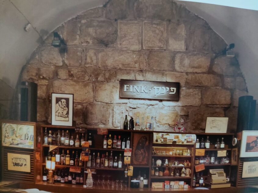 שחזור בר מסעדת 'פינק' המוצג בתערוכה (צילום: עודד אנטמן-באדיבות מוזיאון מגדל דוד)