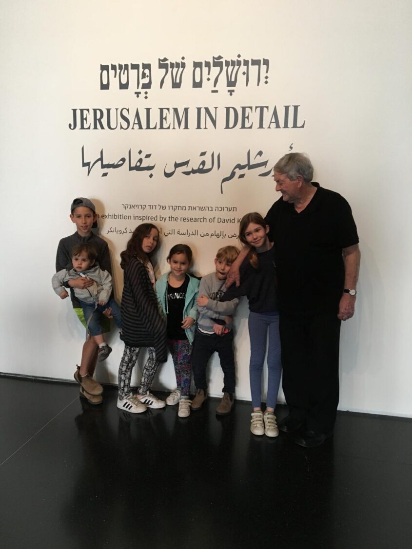 דוד קרויאנקר בתערוכה במוזיאון (צילום: באדיבות המשפחה)