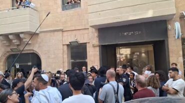 ההפגנה נגד 'קפה בסמטה' (צילום: ר.ג)