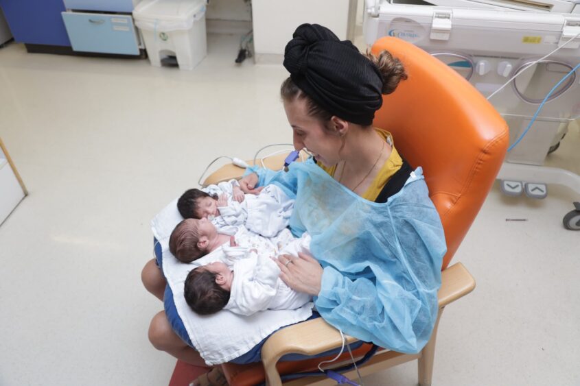 טליה והשלישיה החדשה בשערי צדק (צילום: אילה מוראדי)