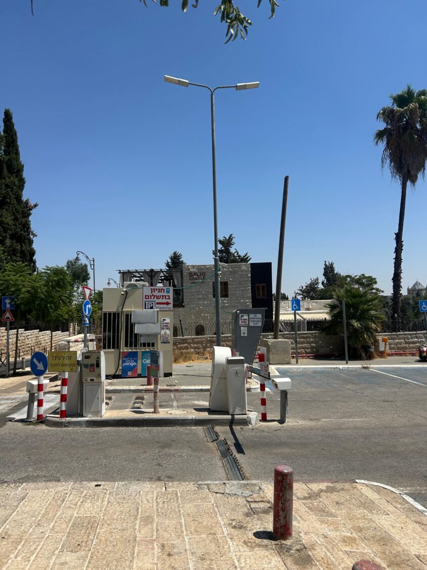 הקרקע ברחוב אמיל בוטה (צילום: באדיבות הפטריארכיה)