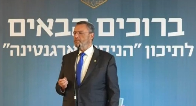 משה ליאון בביקור בניסויי ארגנטינה (צילום: דוברות העירייה)