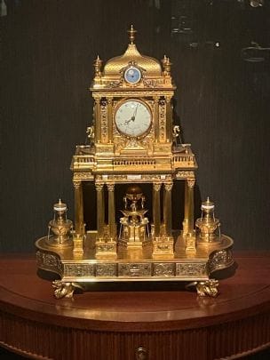 מתוך אוסף השעונים המוצגים במוזיאון לאמנות האסלאם (צילום: אדם אקרמן)