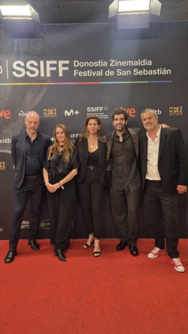 דנה בלנקשטיין כהן, מנכ״לית סם שפיגל, עם חבר השופטים הבינלאומי של תחרות New Directors בפסטיבל סן סבסטיאן (צילום: באדיבות סם שפיגל)