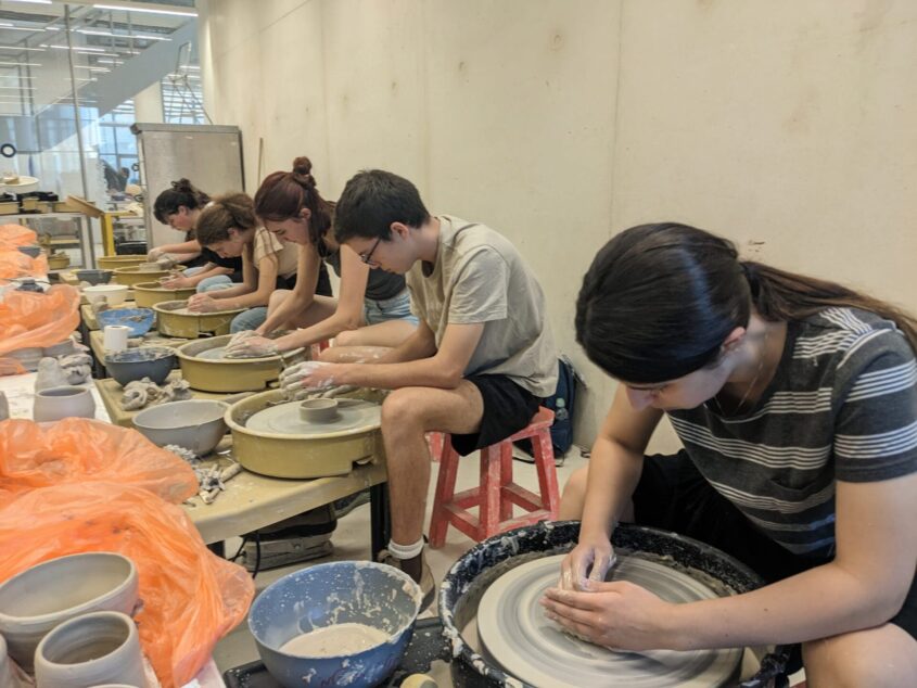 תלמידים בקורס אמנות בקולג' הירושלמי (צילום: הקולג' הירושלמי)