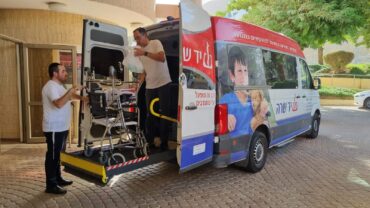 רכב מתנדבי יד שרה (צילום: באדיבות יד שרה)
