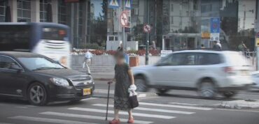 אזרחים ותיקים (צילום: עמותת אור ירוק)